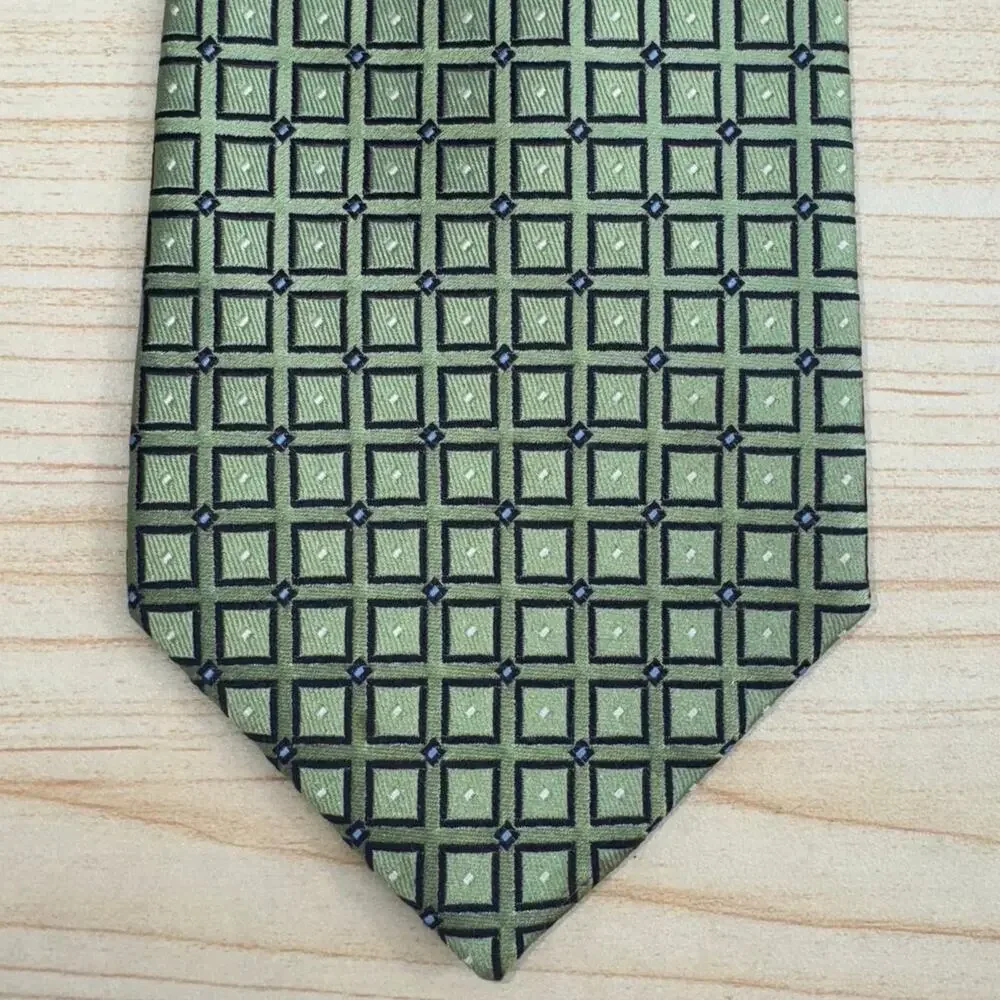 Izod Green 100% Silk Men’s Preppy Foulard Necktie 60